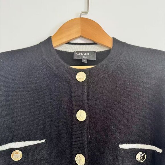 Chanel Black Lace-Up Cardigan: Where Classic Meets Elegant Style - Picture 6 of 11